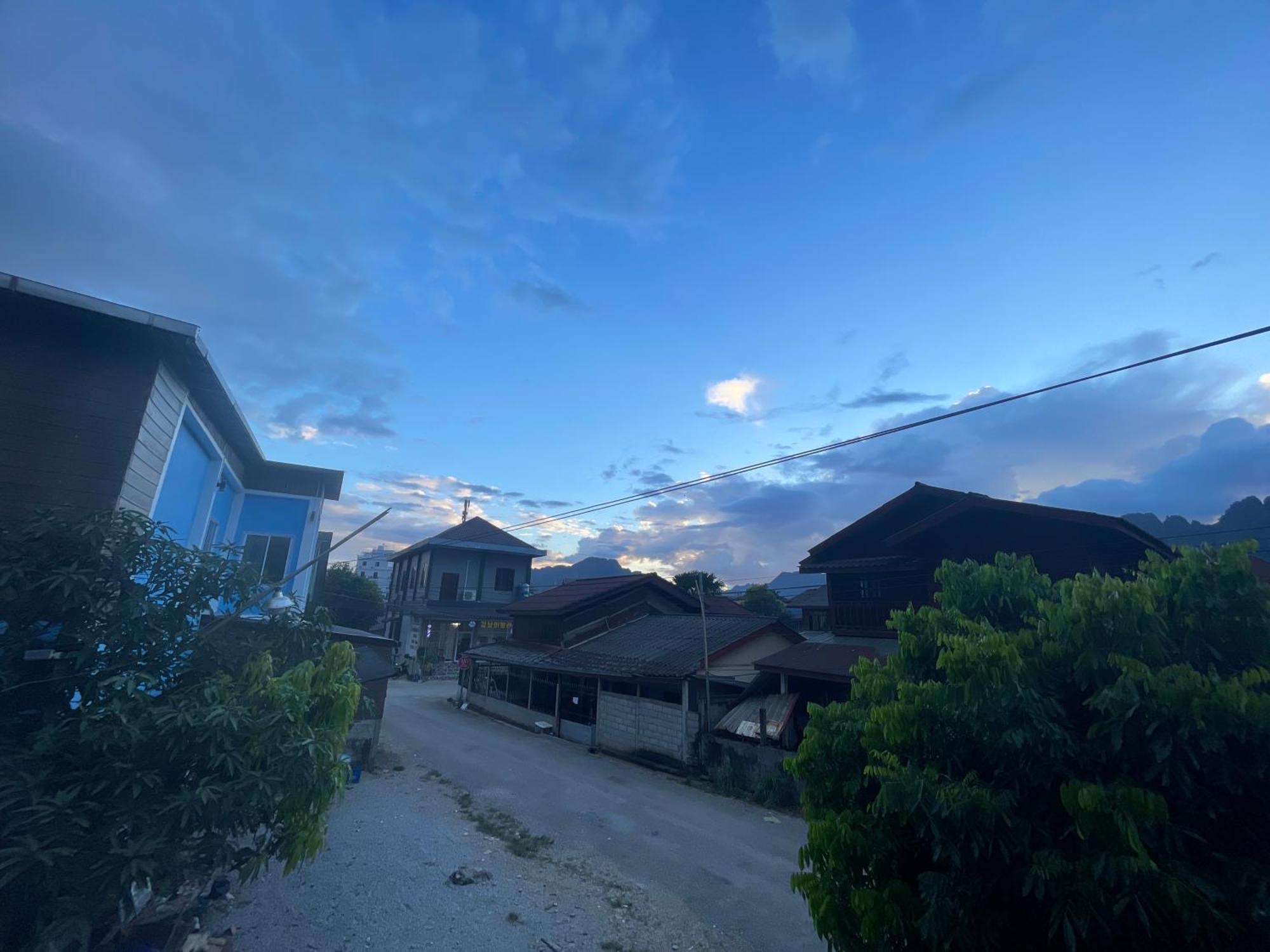 Outland Hostel Vang Vieng Exterior foto